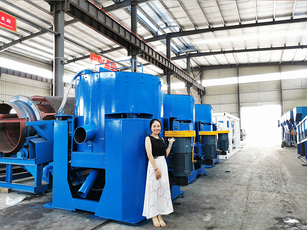 Centrifugal concentrator for fine gold recovery in mineral processing