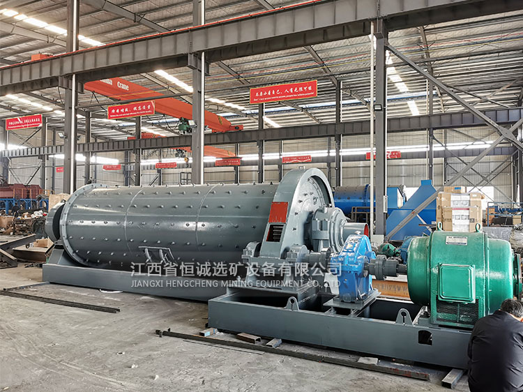 Overflow type wet ball mill for fine grinding