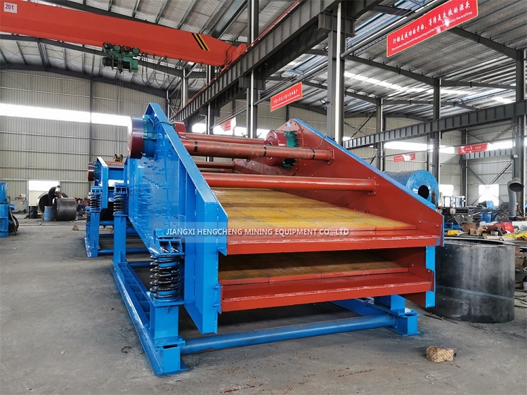Linear vibrating screen machine for mining and mineral processing