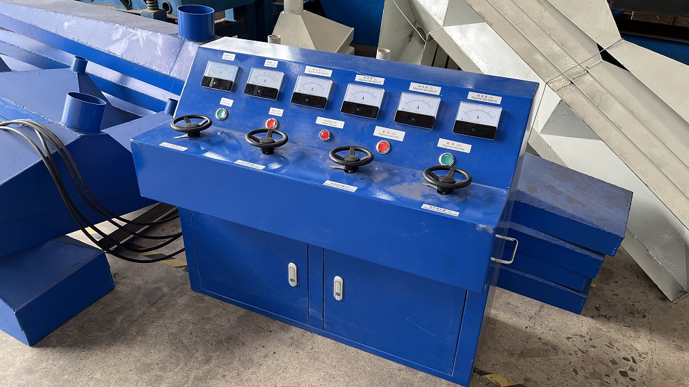 Control panel for adjusting magnetic intensity of three disc separator