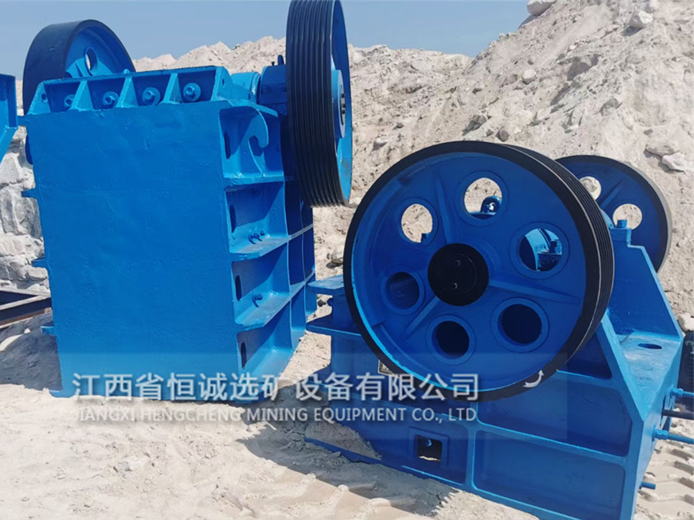 PEX secondary jaw crusher operating at hard rock crushing site