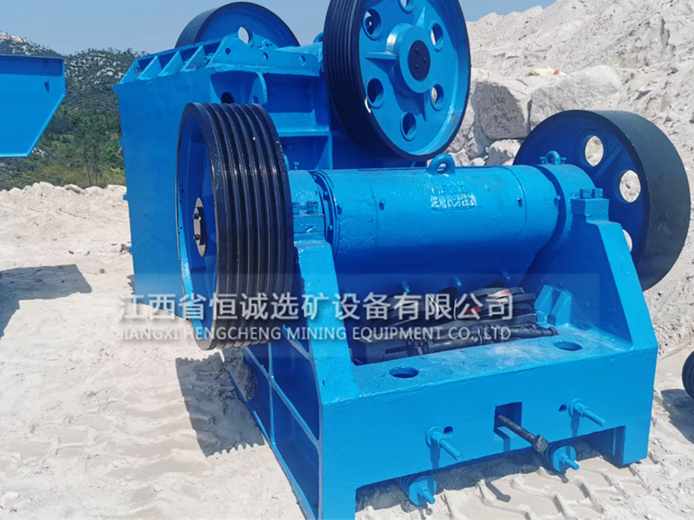 PEX secondary jaw crusher operating at hard rock crushing site