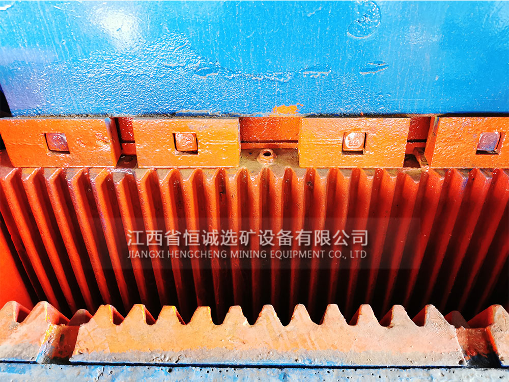 Feed opening of PEX secondary jaw crusher for medium rocks